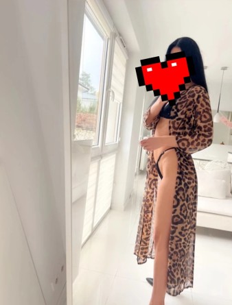 Девушка массажистка Юля, салон Юля