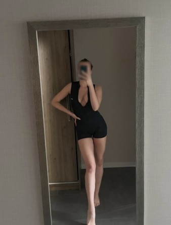 Девушка массажистка Юлия , салон Мира 