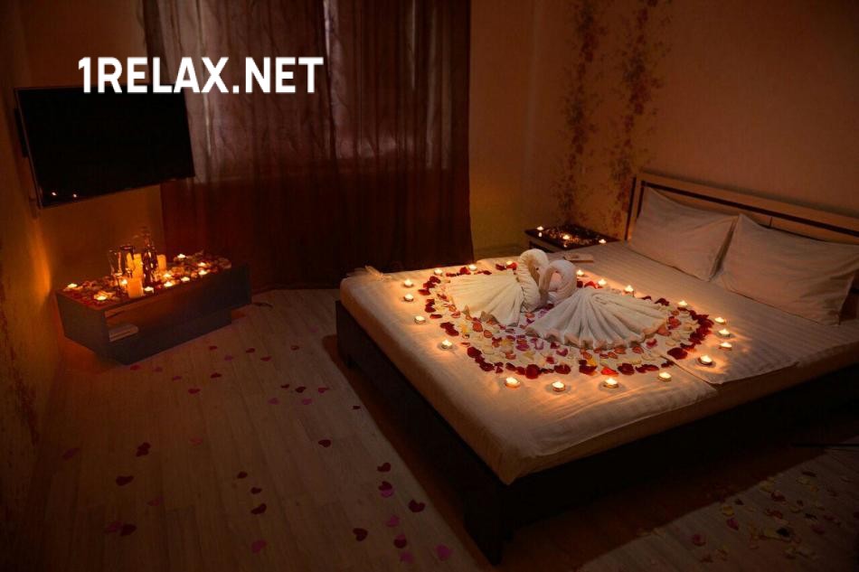 Үлкен әтеш тығыз кискаға кіреді және ол кончает Саша Грей туралы порно көру