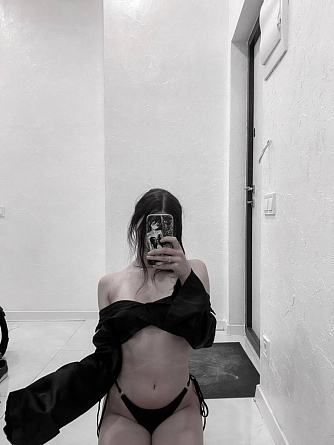 Девушка массажистка Нита, салон Lakshmi